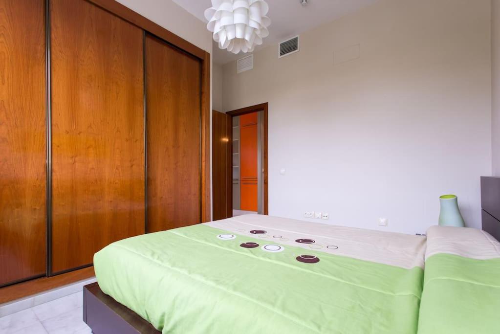 Apartamento Fibes Con Parking Gratis *